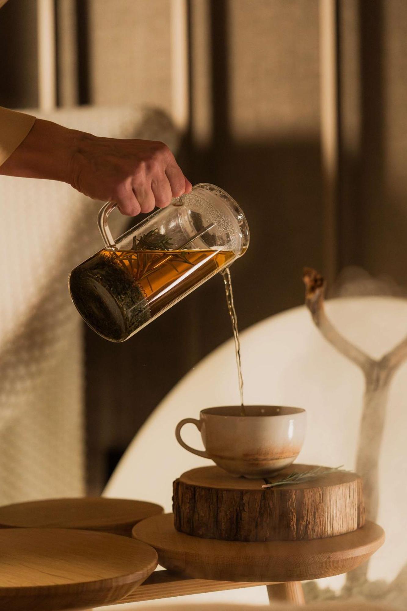 Nh Collection Helsinki Grand Hansa Exterior foto A tea being poured
